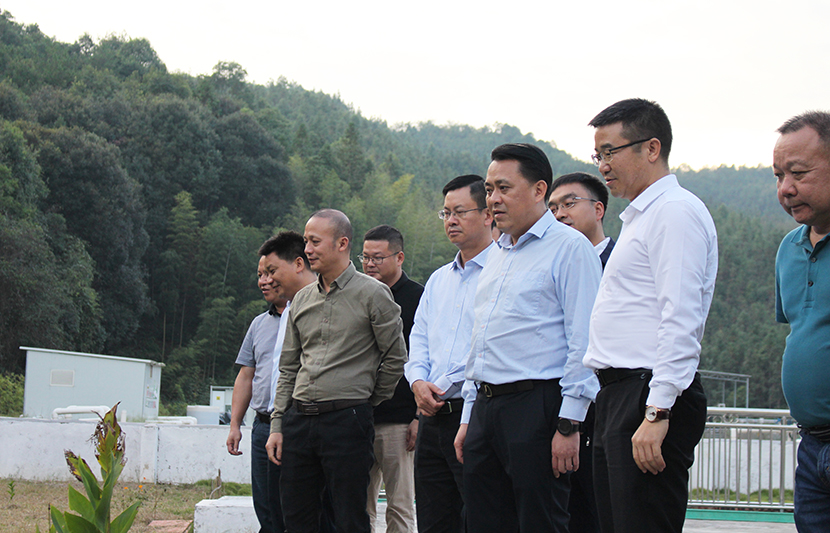 岑溪市稀土產(chǎn)業(yè)發(fā)展與礦山綜合治理考察組一行先后到我司龍南黃沙、定南上下營稀土尾水項目調(diào)研